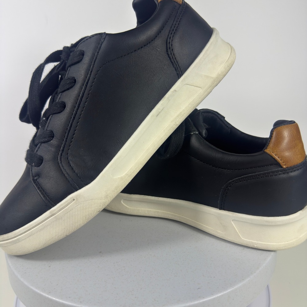 Brentley Womens size 5M Black Excellent Faux Leather Lace Up Low Top Sneakers